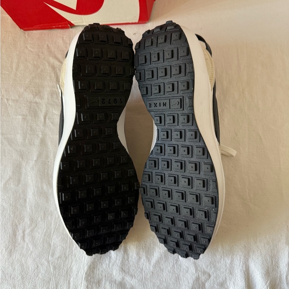 Nike Waffle Debut Women’s Size 11 Sneakers Mens 9.5 Sanddrift Black DH9523-102 - Picture 10 of 12